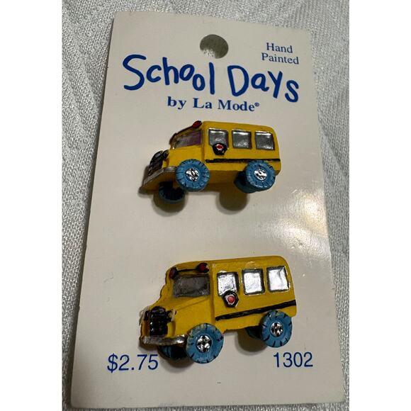 Vintage School Days by La Mode Hand Painted Buttons-Bus / House-Card 1301-1302 - Picture 5 of 5